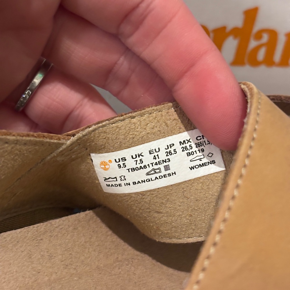 New n’Box Timberland W’s Sz 9.5 Clairemont Way CrsStrap Sandal Med Beige Nubuck - Picture 5 of 9
